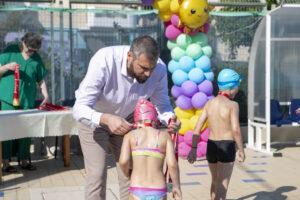 Με τη συμμετοχή 500 παιδιών οι ετήσιες εκδηλώσεις των δημοτικών τμημάτων ποδοσφαίρου και κολύμβησης Με τη συμμετοχή 500 παιδιών οι ετήσιες εκδηλώσεις των δημοτικών τμημάτων ποδοσφαίρου και κολύμβησης