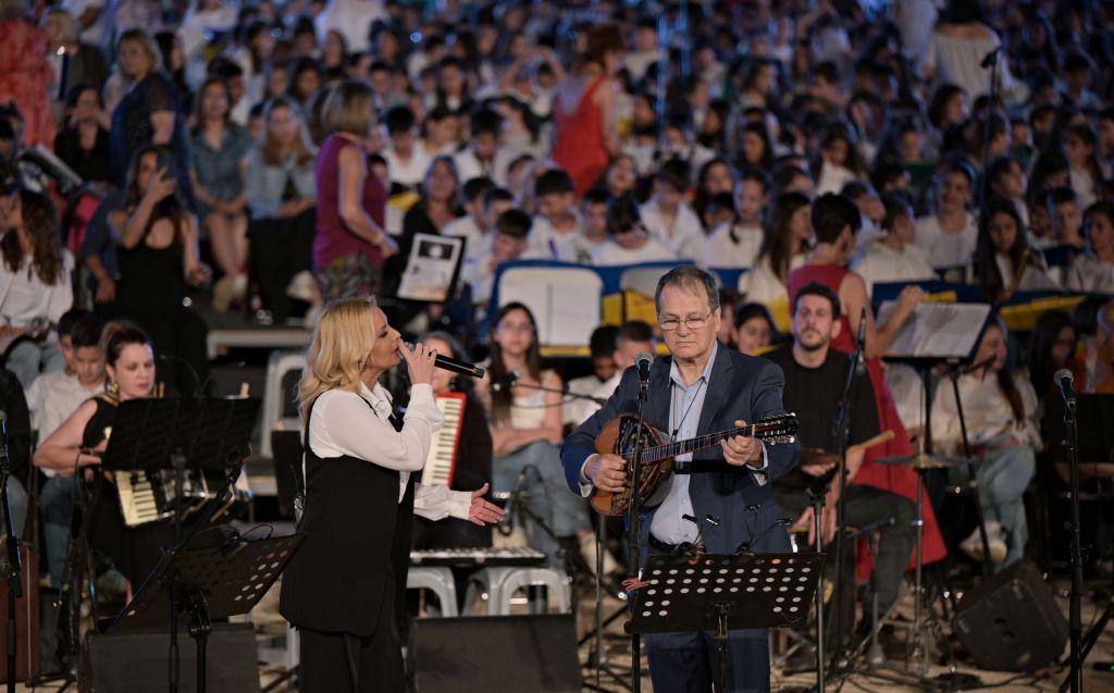 «Διεθνές Φεστιβάλ Πέτρας»: Χρ. Νικολόπουλο τραγούδησαν 1300 μαθητές και μαθήτριες
