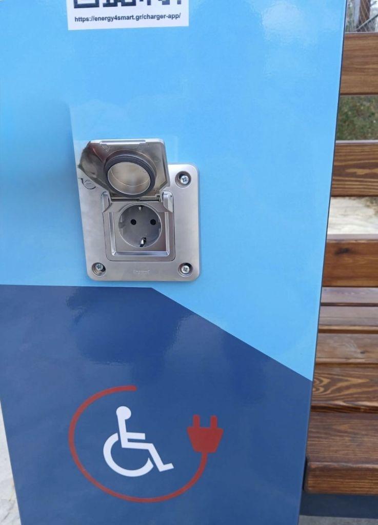 Το πρώτο «έξυπνο» παγκάκι εγκαταστάθηκε στην Πετρούπολη
