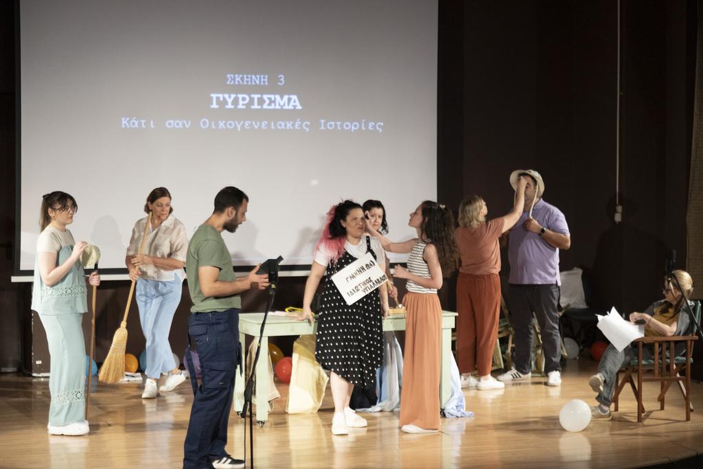 «Άνθισαν στο σανίδι» μικροί και μεγάλοι Πετρουπολιώτες