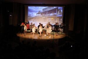 «Άνθισαν στο σανίδι» μικροί και μεγάλοι Πετρουπολιώτες