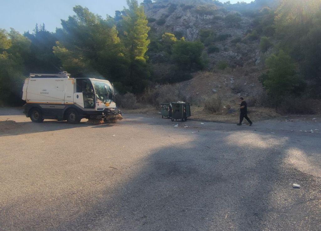 Συνεχίζονται οι εργασίες καθαρισμού κοινόχρηστων χώρων στον Δήμο μας