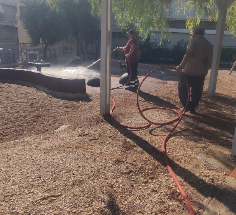 Συνεχίζονται οι εργασίες καθαρισμού κοινόχρηστων χώρων στον Δήμο μας