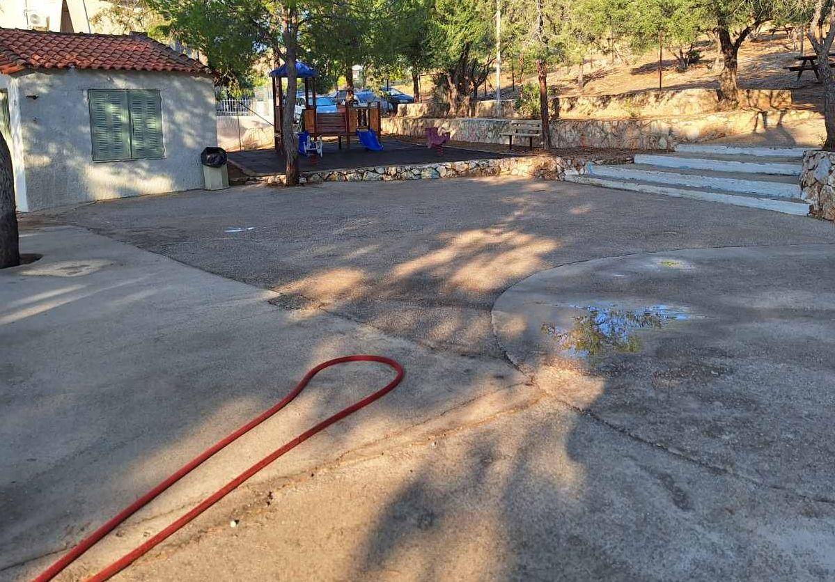 Συνεχίζονται οι εργασίες καθαρισμού κοινόχρηστων χώρων στον Δήμο μας