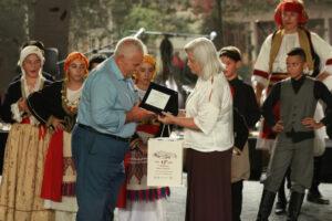 «Διεθνές Φεστιβάλ Πέτρας»: Σταυροδρόμι Πολιτισμών και κεφιού το 11ο «Συναπάντημα Παραδοσιακών Χορών» «Διεθνές Φεστιβάλ Πέτρας»: Σταυροδρόμι Πολιτισμών και κεφιού το 11ο «Συναπάντημα Παραδοσιακών Χορών»