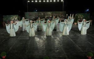 «Διεθνές Φεστιβάλ Πέτρας»: Σταυροδρόμι Πολιτισμών και κεφιού το 11ο «Συναπάντημα Παραδοσιακών Χορών» «Διεθνές Φεστιβάλ Πέτρας»: Σταυροδρόμι Πολιτισμών και κεφιού το 11ο «Συναπάντημα Παραδοσιακών Χορών»