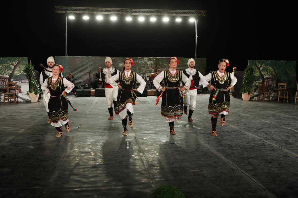 «Διεθνές Φεστιβάλ Πέτρας»: Σταυροδρόμι Πολιτισμών και κεφιού το 11ο «Συναπάντημα Παραδοσιακών Χορών»