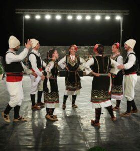 «Διεθνές Φεστιβάλ Πέτρας»: Σταυροδρόμι Πολιτισμών και κεφιού το 11ο «Συναπάντημα Παραδοσιακών Χορών» «Διεθνές Φεστιβάλ Πέτρας»: Σταυροδρόμι Πολιτισμών και κεφιού το 11ο «Συναπάντημα Παραδοσιακών Χορών»