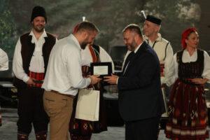 «Διεθνές Φεστιβάλ Πέτρας»: Σταυροδρόμι Πολιτισμών και κεφιού το 11ο «Συναπάντημα Παραδοσιακών Χορών» «Διεθνές Φεστιβάλ Πέτρας»: Σταυροδρόμι Πολιτισμών και κεφιού το 11ο «Συναπάντημα Παραδοσιακών Χορών»