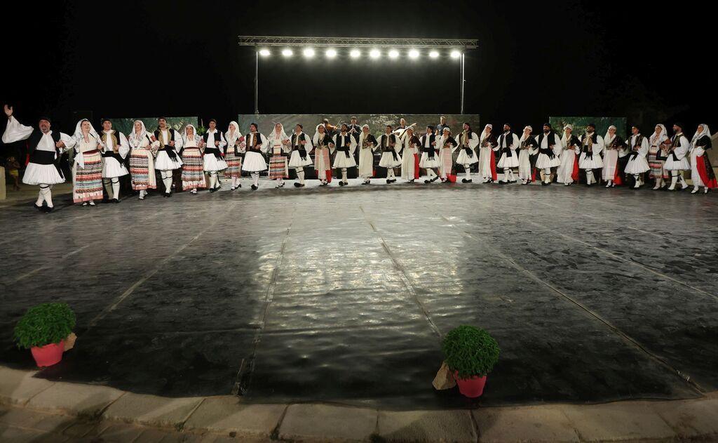 «Διεθνές Φεστιβάλ Πέτρας»: Σταυροδρόμι Πολιτισμών και κεφιού το 11ο «Συναπάντημα Παραδοσιακών Χορών»