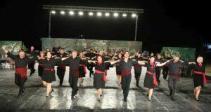 «Διεθνές Φεστιβάλ Πέτρας»: Σταυροδρόμι Πολιτισμών και κεφιού το 11ο «Συναπάντημα Παραδοσιακών Χορών» «Διεθνές Φεστιβάλ Πέτρας»: Σταυροδρόμι Πολιτισμών και κεφιού το 11ο «Συναπάντημα Παραδοσιακών Χορών»